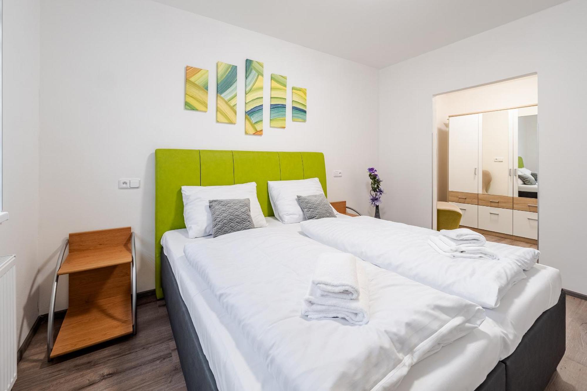 Private Luxury Apartments - Apartman G3 Фримбурк Екстериор снимка
