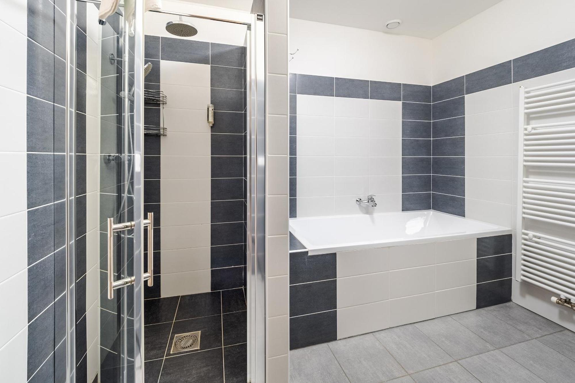 Private Luxury Apartments - Apartman G3 Фримбурк Екстериор снимка